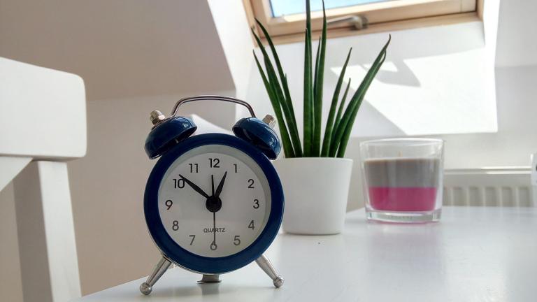 Werkgever moet salaris betalen over tien minuten ‘opstarttijd’