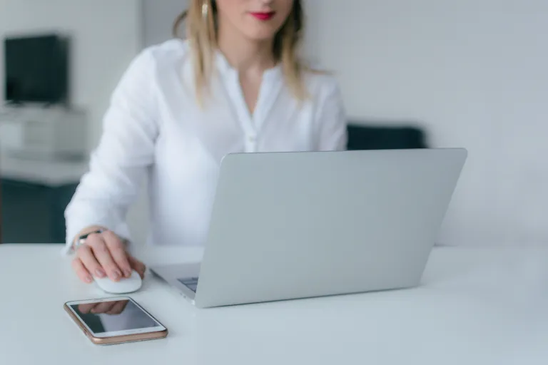 Verplicht gebruik geboortenaam in zakelijk e-mailadres
